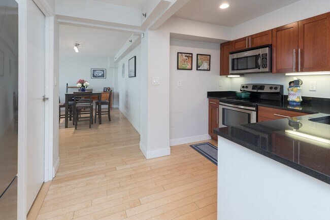 Foto del edificio - 1600 Beacon St