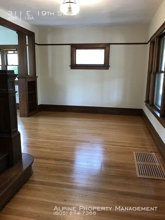 Foto del edificio - 311 E 19th St