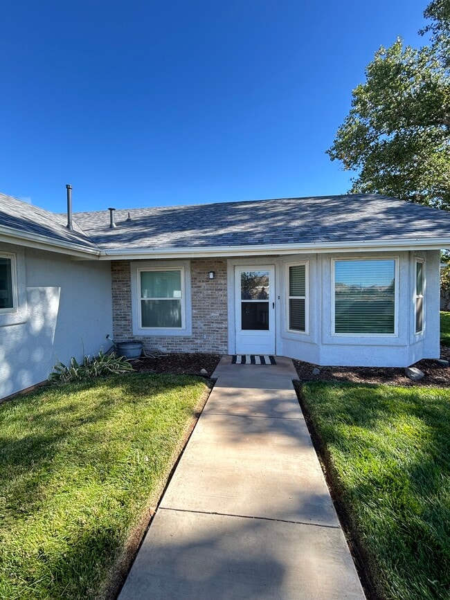 Building Photo - 7960 N Jade Dr