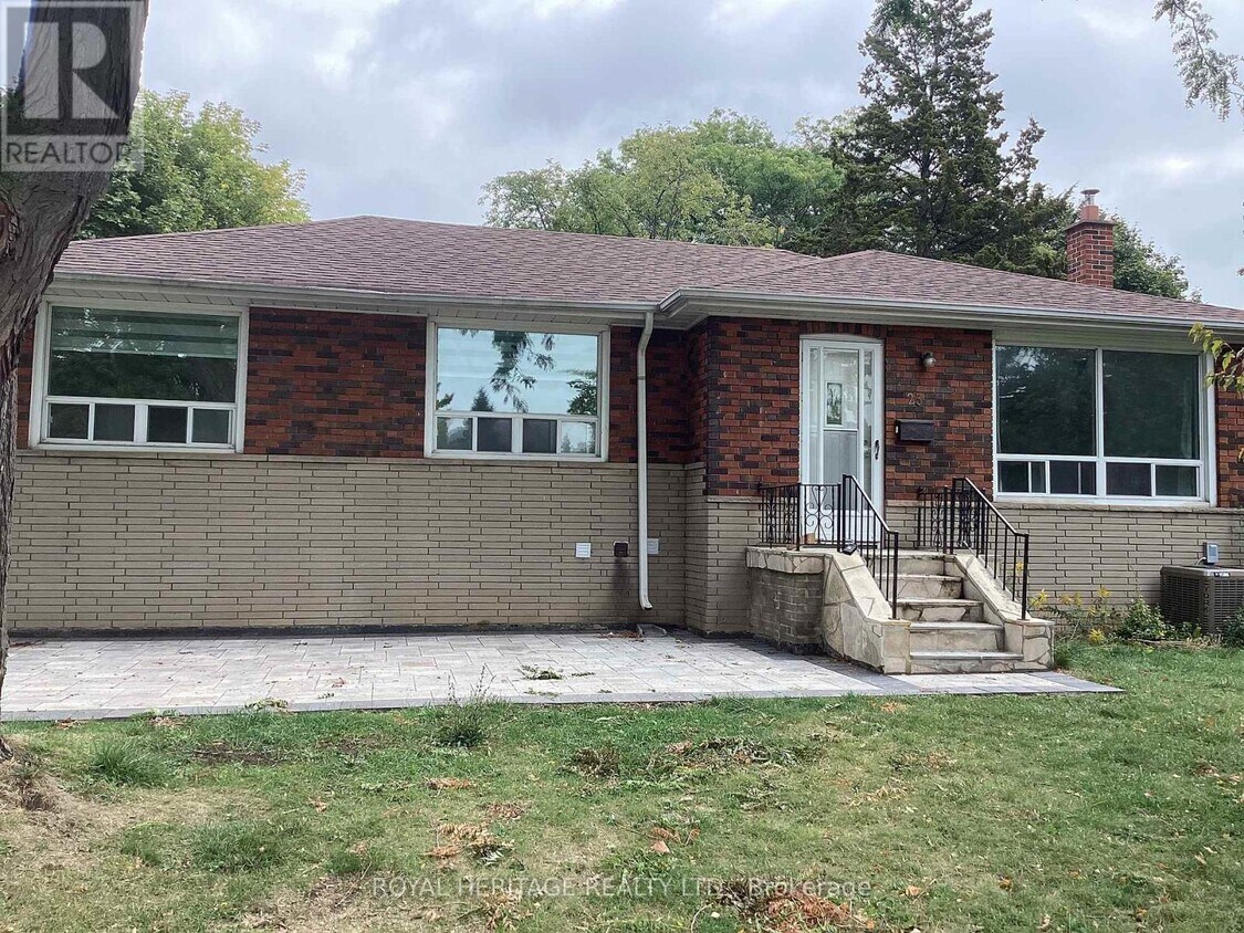Primary Photo - 23 Lejune Rd
