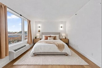 Building Photo - 1042 President St