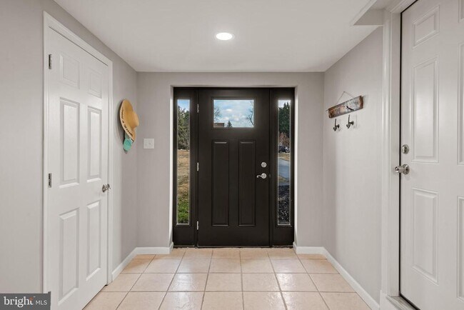 Building Photo - 556 Lake Meade Dr