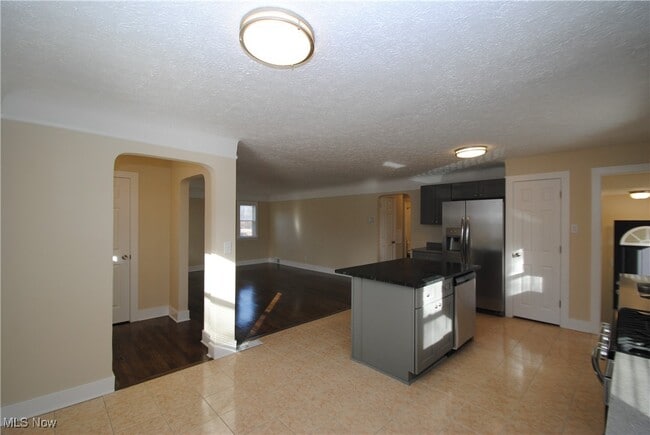 Foto del edificio - 26650 Detroit Rd