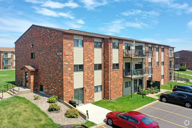 Building Photo - Oakwood Estates