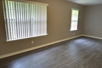 Building Photo - Oxford Oaks Apartments