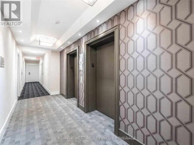 Photo du bâtiment - 9199 Yonge St