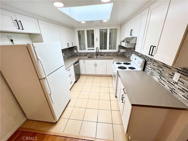 Building Photo - 474 Calle Cadiz