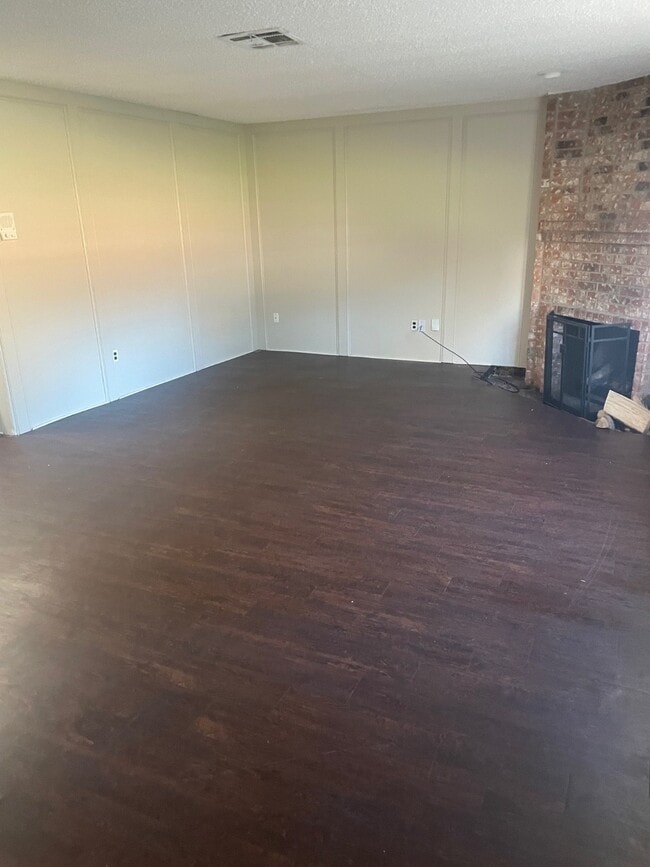 Building Photo - 10106 Lost Trail St