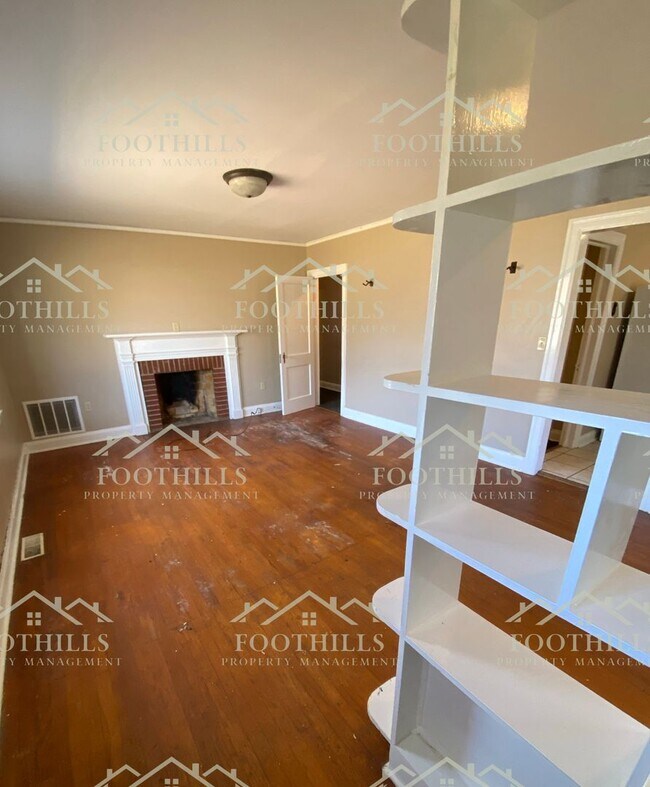 Building Photo - Charming 3BR/1.5BA Brick Home with Firepla...