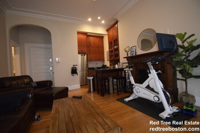 Building Photo - 388 Marlborough St