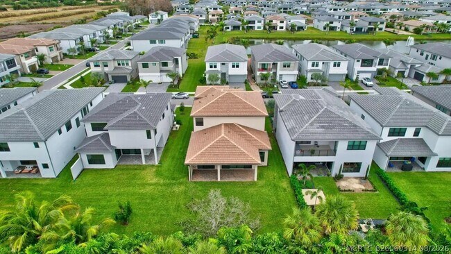 Foto del edificio - 8612 Swinley Frst Wy