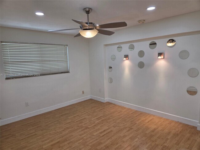 Foto del edificio - 10220 SW 105th St