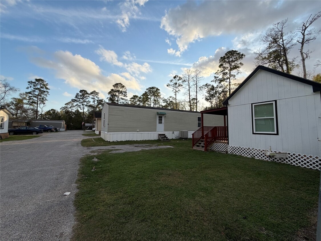 Building Photo - 3510 Fox Dr