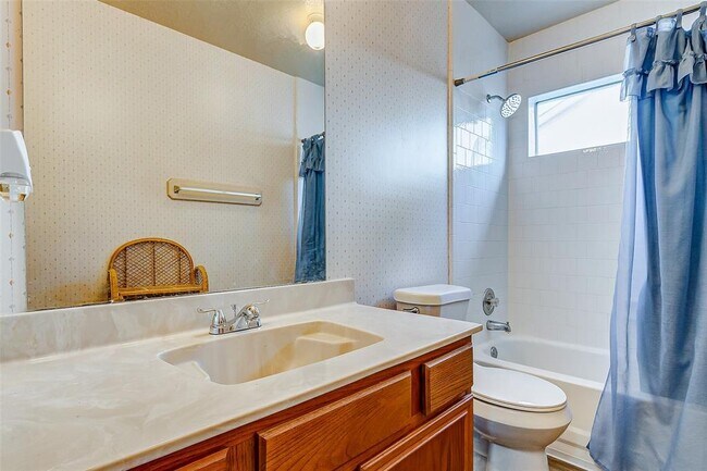 Foto del edificio - 16435 Canario Dr