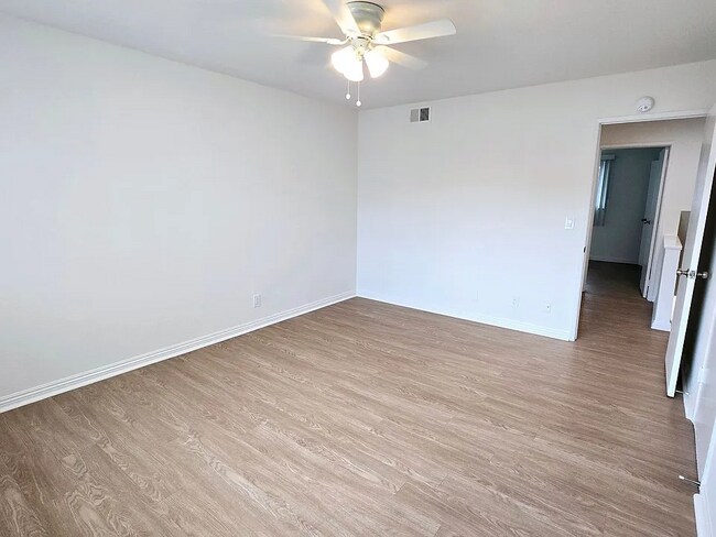 Foto del edificio - 2717 S Baker St