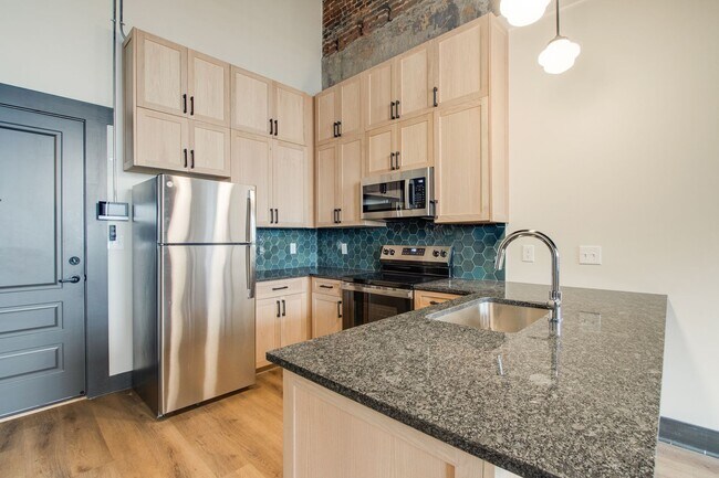 Building Photo - 124 Monroe Ave