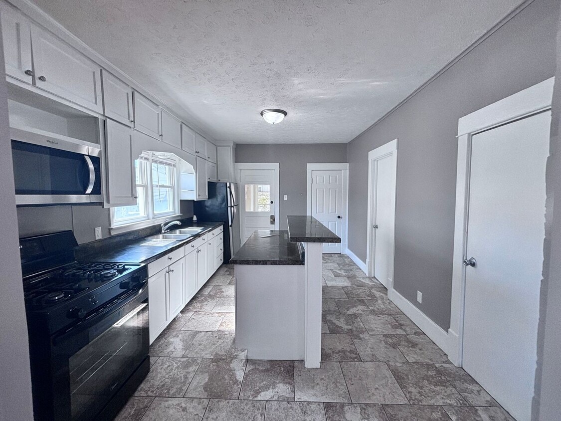 Photo - 4406 S 38th St – 3 Bed/2 Bath 1.5 Story Home in South Omaha | Hardwood Floors, Updated Kitchen, Deta