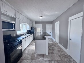 Building Photo - 4406 S 38th St