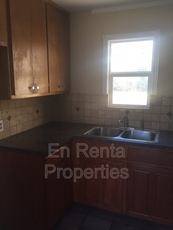 Foto del edificio - 601 W Beach St