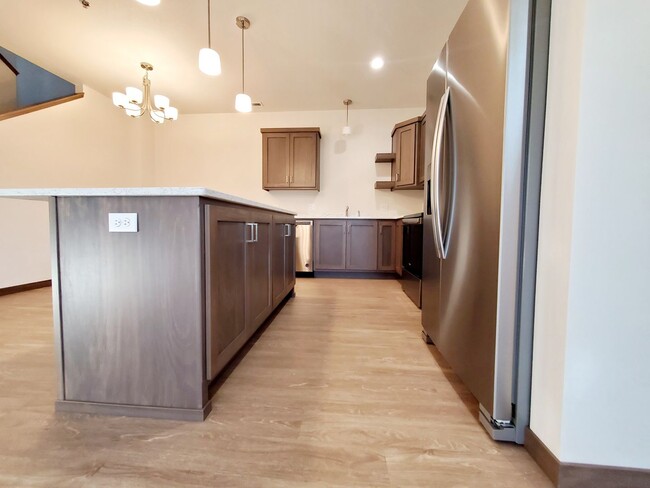 Building Photo - 3 Bed 2.5 Bath Townhome!