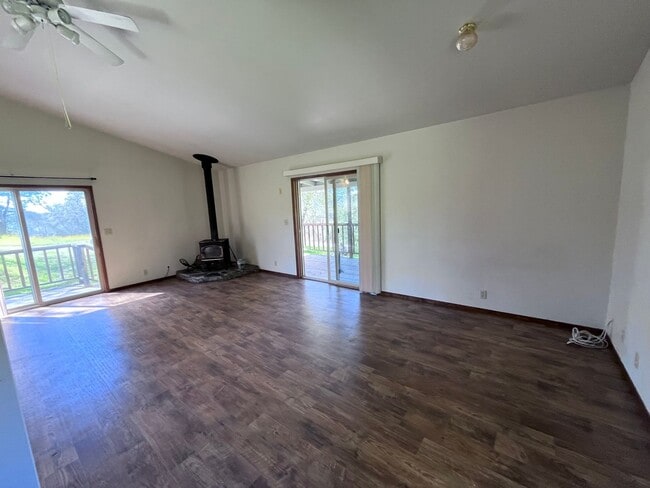 Building Photo - Large Studio in the Foothills