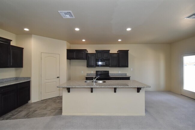 Foto del edificio - 7950 E 43rd Ln