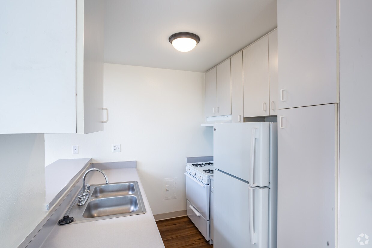 Windward Village Apartments In Venice