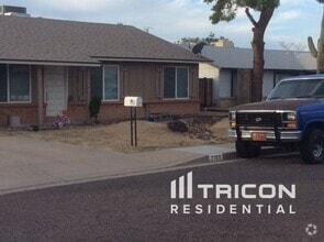 Building Photo - 2153 E Claire Dr