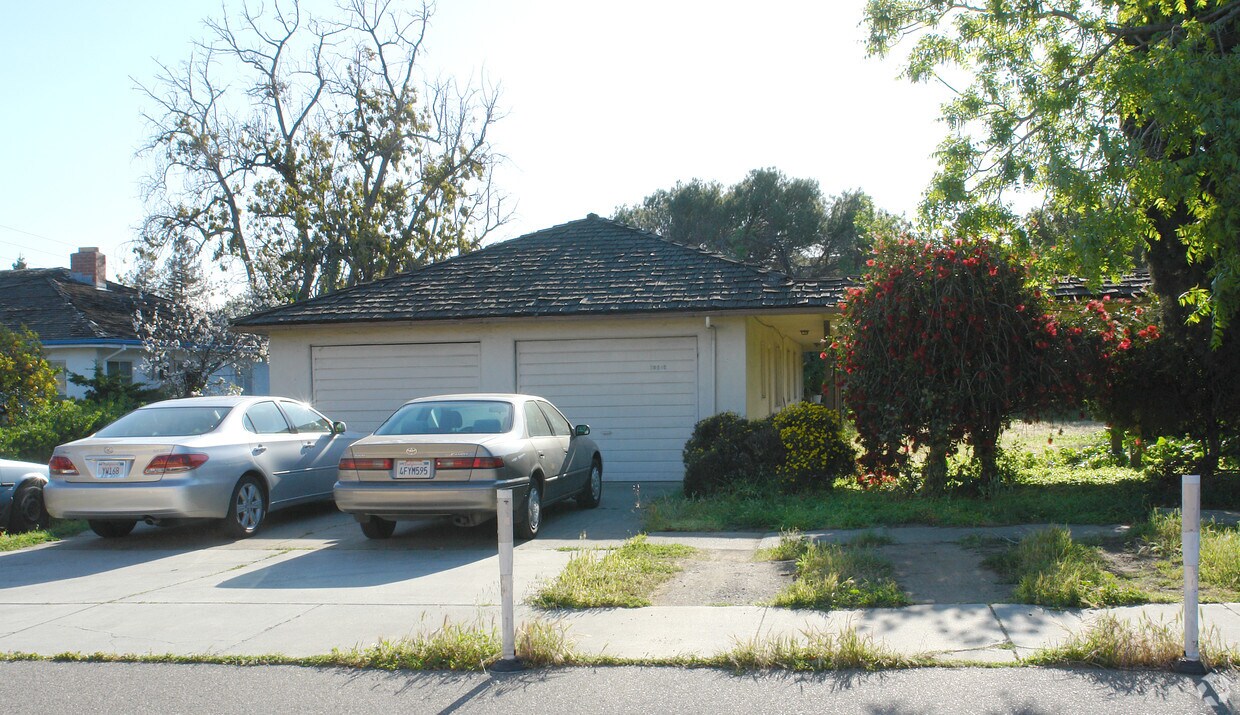Building Photo - 10040 Bianchi Way