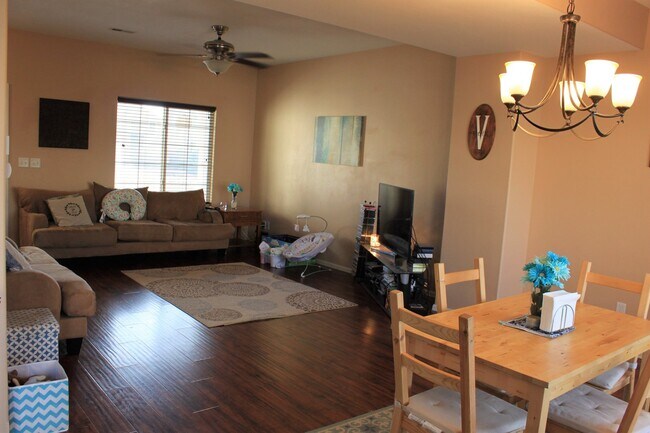 Foto del edificio - 10757 Deer Meadow Cir