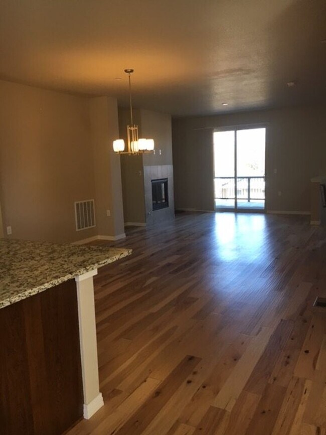 Foto del edificio - Modern Townhome in Desirable Downtown Louisville