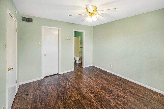 Foto del edificio - Daughtery Place 1 Bedroom Upstairs Condominium