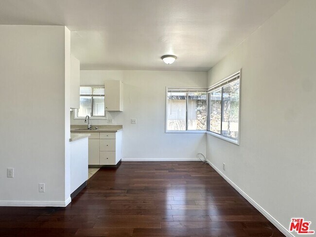 Foto del edificio - 917 N Cedar St