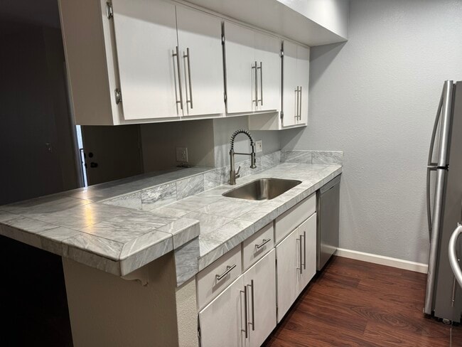 Stainless Sink & Dishwasher - 4444 E Paradise Village Pky N