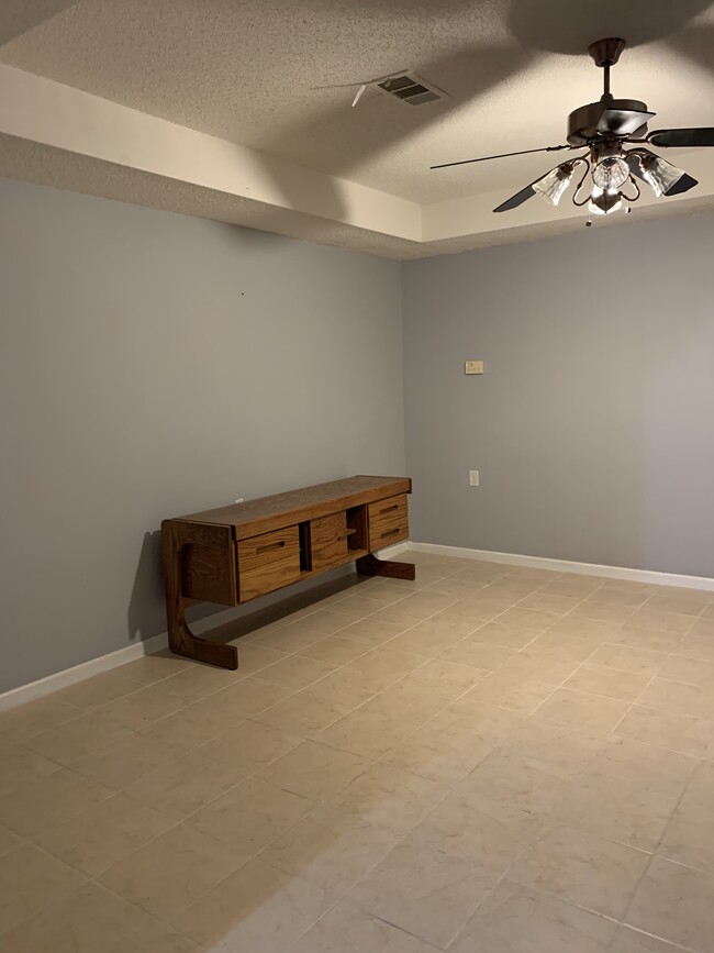 LIVING ROOM LARGE AND SPACIOUS - 8663 Highway 83 N