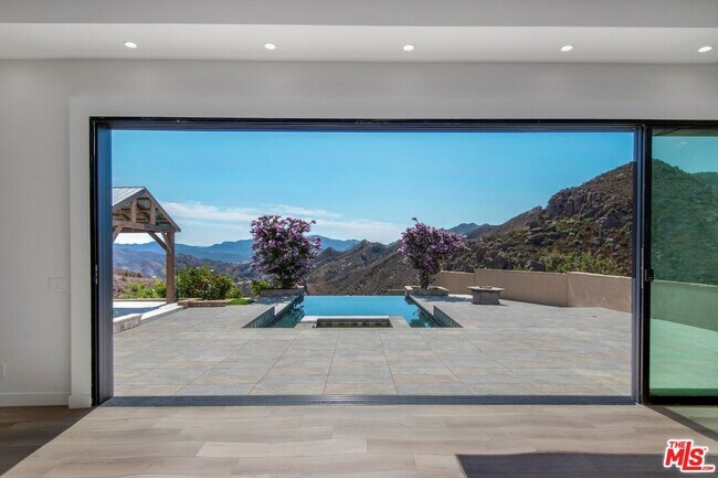 Building Photo - 1700 Cadenhorn Dr