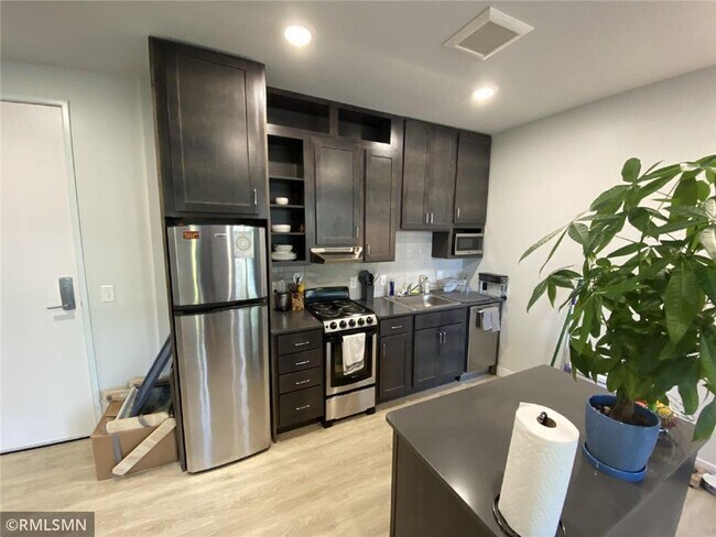 Foto del edificio - 3325 E 52nd St