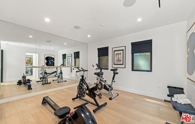 Building Photo - 540 Westmount Dr