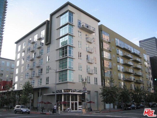 Foto del edificio - 645 W 9th St