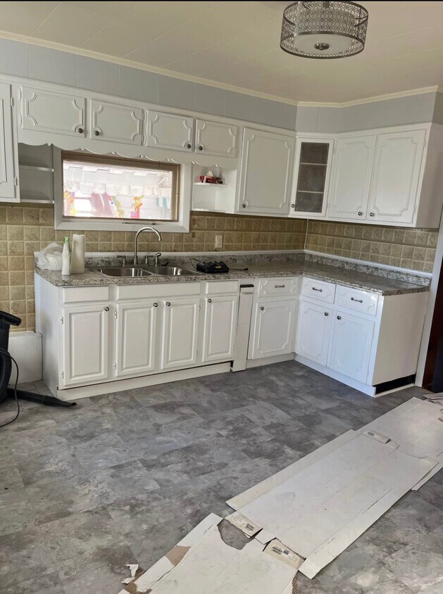 Eat in kitchen - 312 W 3rd St