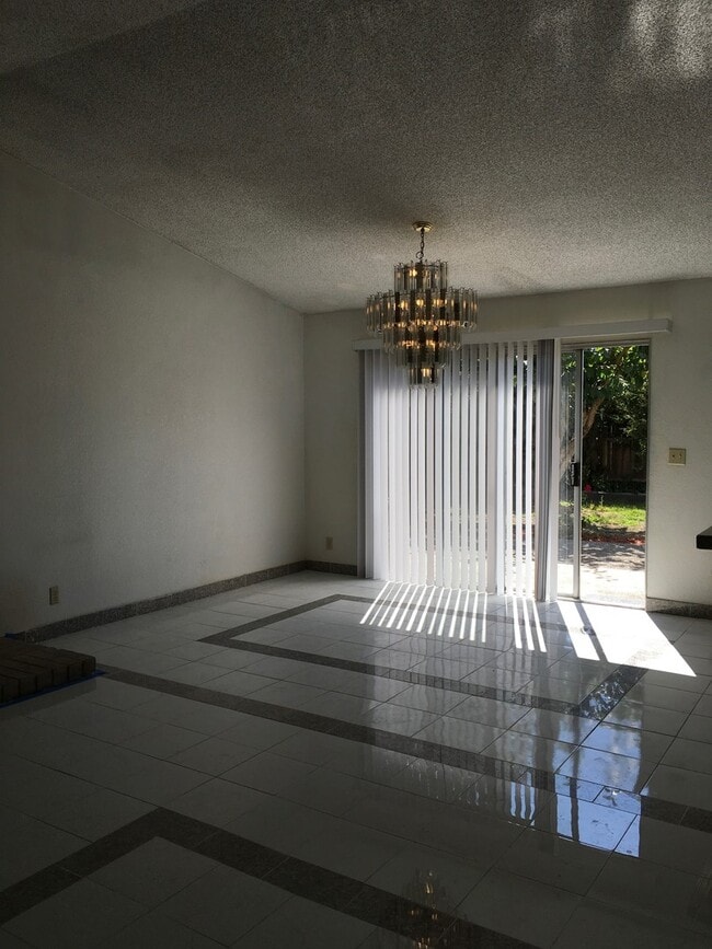 Building Photo - Beautiful single story home 3bedrooms, 2ba...