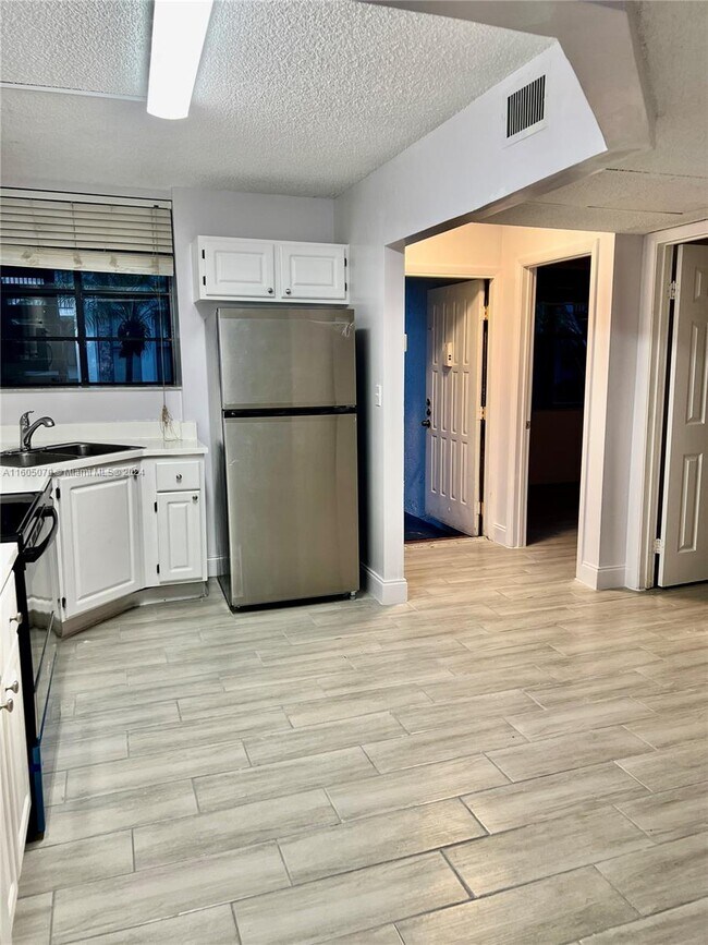 Building Photo - 1258 S Military Trail