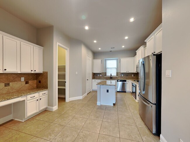 Foto del edificio - An elegant retreat designed for comfort, entertaining, and year-round enjoyment.