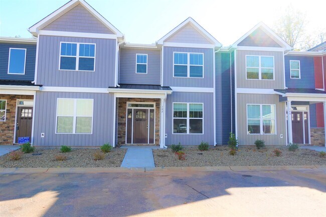 Building Photo - 142 Creekland Way