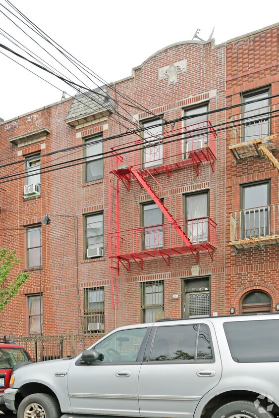 Building Photo - 9909 42nd Ave