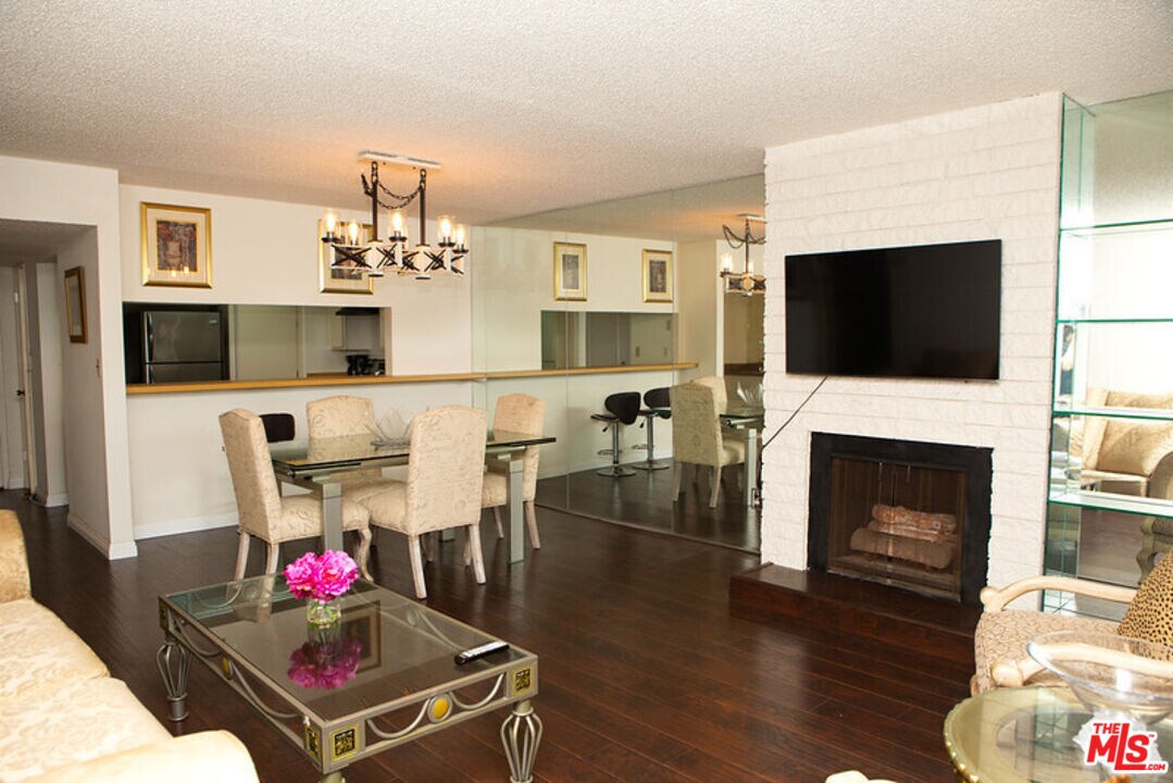 Foto principal - 10966 Rochester Ave