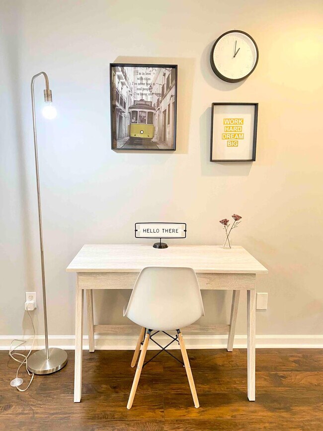 Foto del edificio - 1875 Terrace Lake Dr