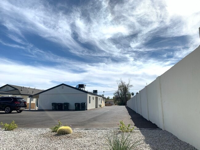 Foto del edificio - 906 E Roma Ave