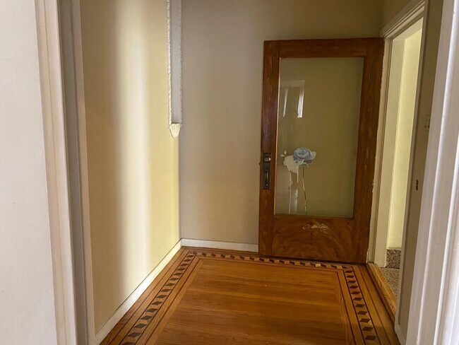 Building Photo - 648 Taraval St
