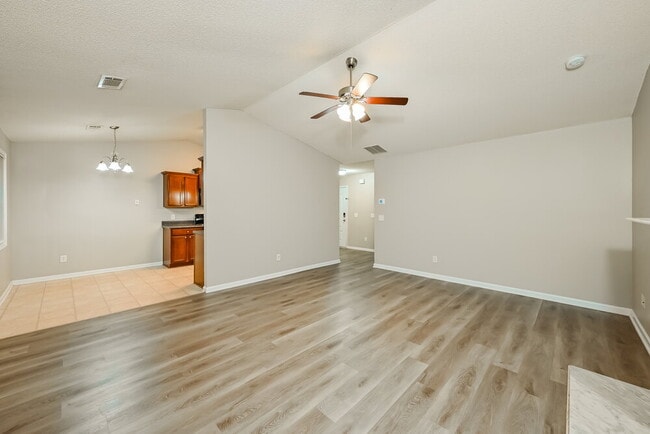 Foto del edificio - 2120 Crown Park Dr